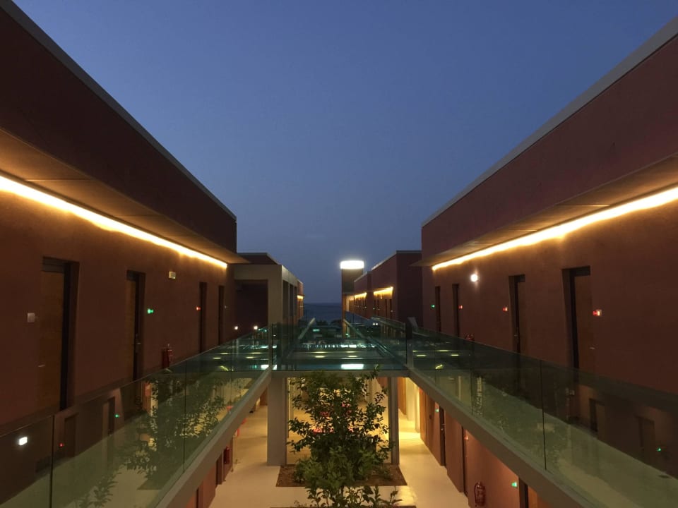 OG in der Nacht LED belechtet Harmony Boutique Resort