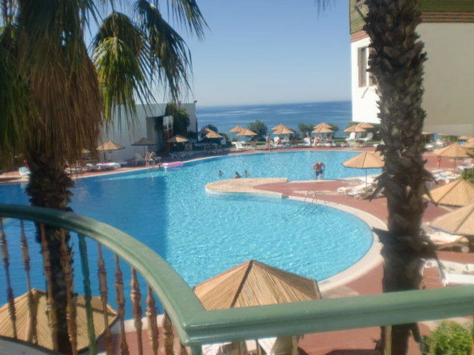 Pool am Tag Hotel Defne Dream