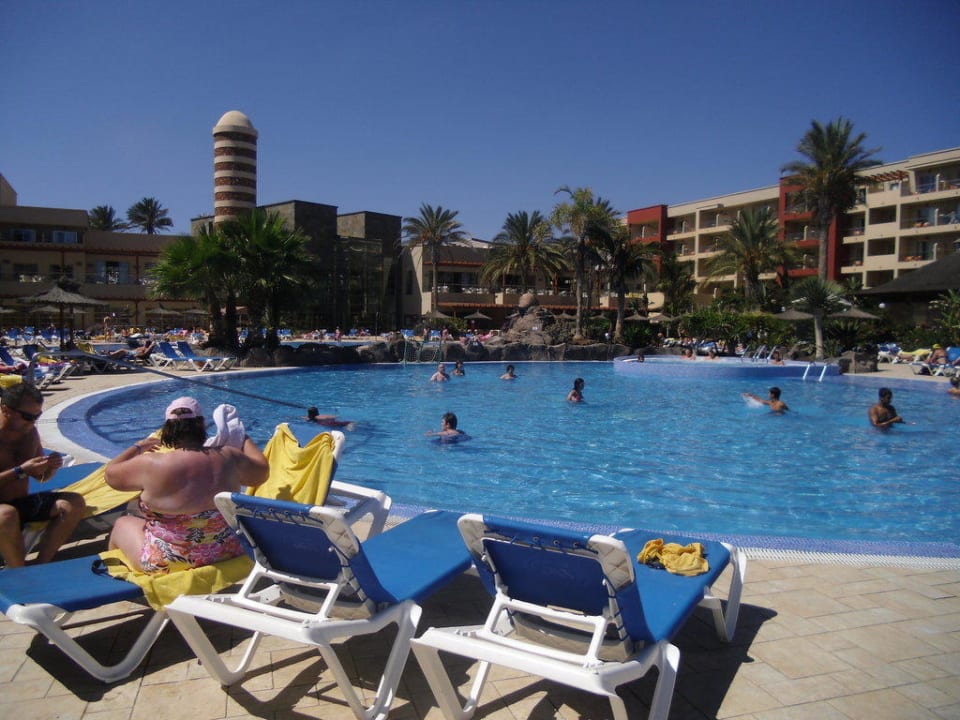 Wasserball spielen mit den Animateuren Elba Carlota Beach & Golf Resort