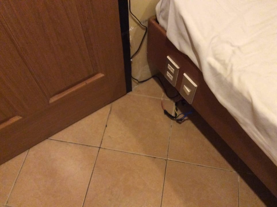 Elektro am Bett Hotel Gran Prix Manila