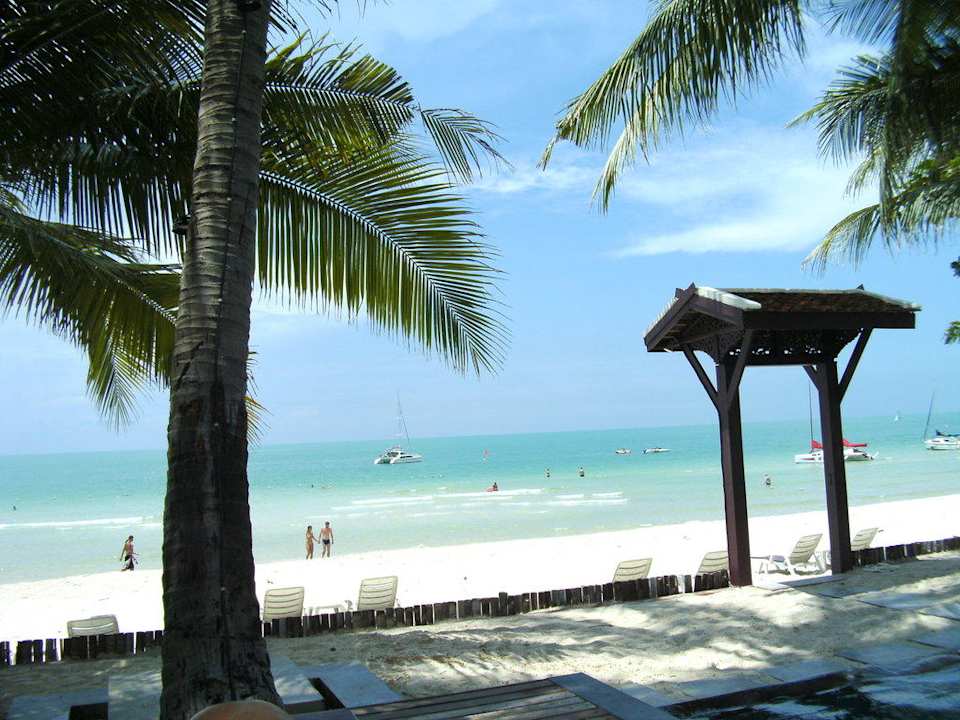 Ausblick vom Pool zum Strand Le Paradis Boutique Resort & Spa