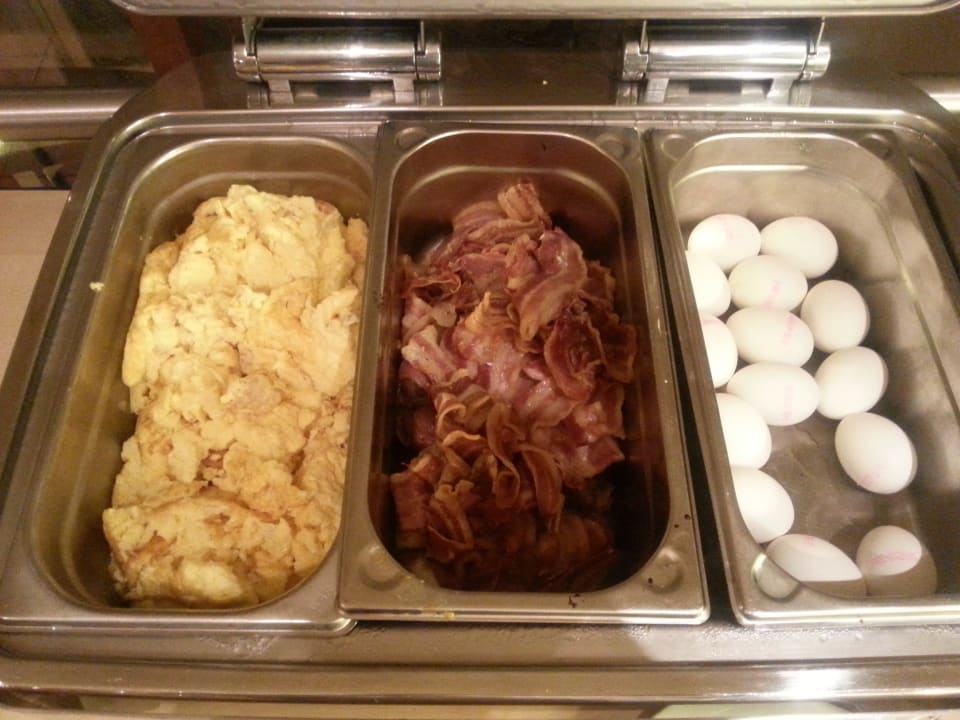Teil vom Frühstücksbuffet   Altstadthotel Arte