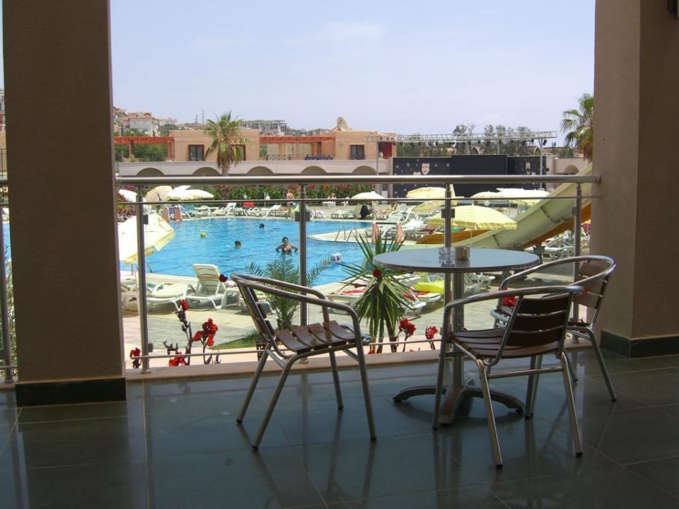 Blick auf den Pool Miarosa Konaklı Garden