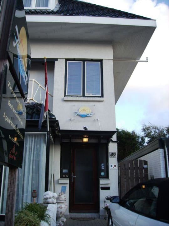 Eingang Pension Villa Tanahlot