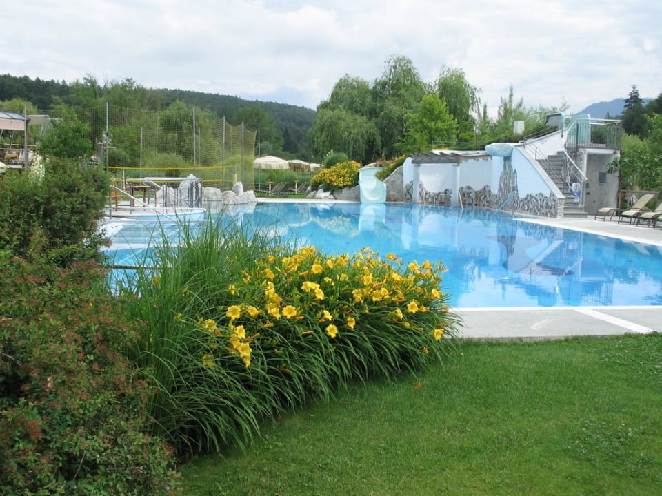 Aussenanlage  Gartenhotel Moser
