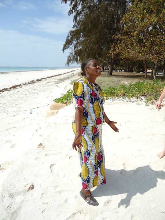Pamela die Frau Hotel Karibuni Rafiki Beach Resort