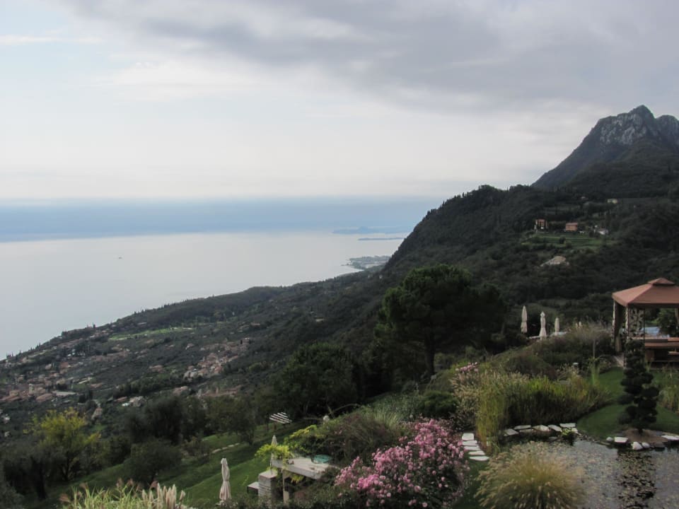 Ausblick über Hotelgarten Lefay Resort & Spa Lago di Garda