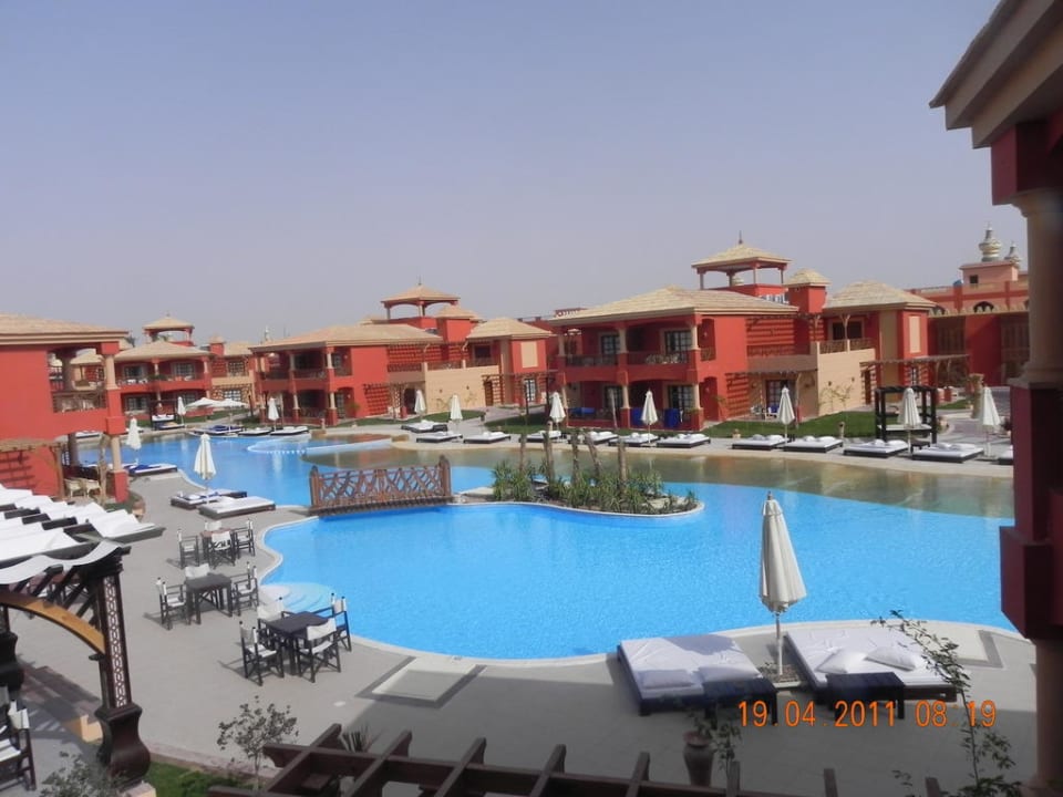 Ausblick auf den Pool vom Zimmer 406 Pickalbatros Alf Leila Wa Leila Resort - Neverland Hurghada