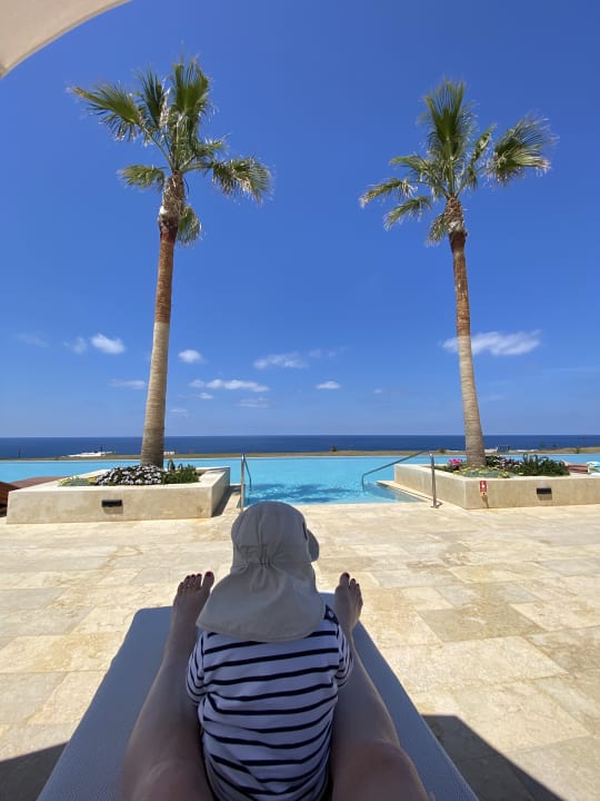 Pool The Royal Senses Resort, Curio Collection by Hilton