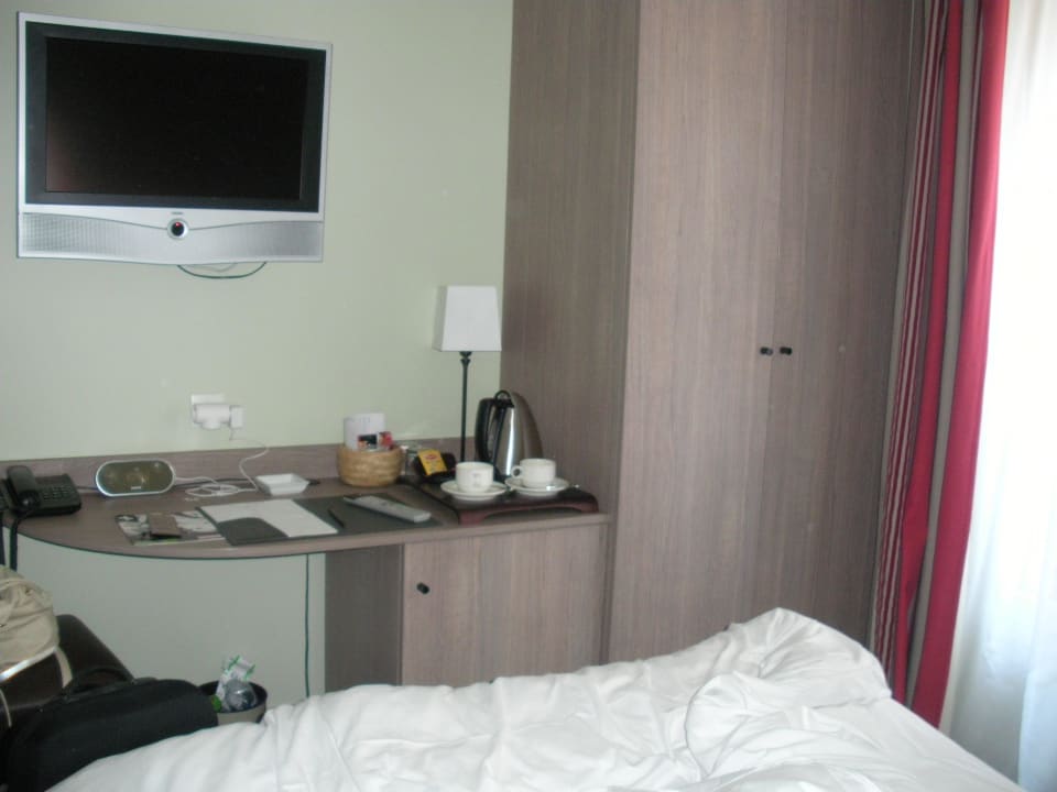 Schrank mit Schreibtisch Hotel Val Girard