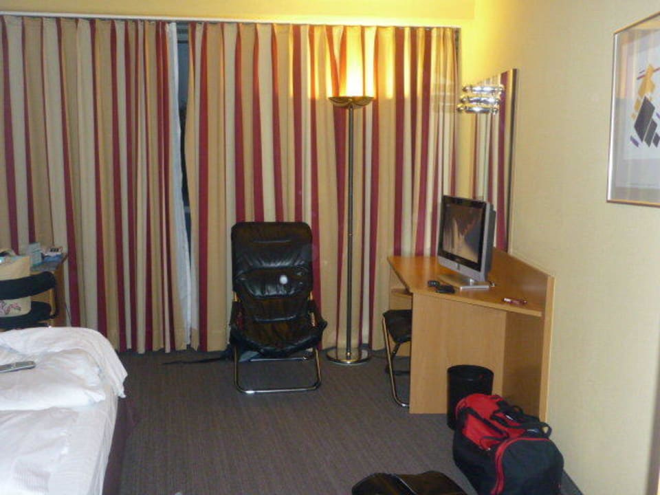 Zimmer Hotel NH Düsseldorf City