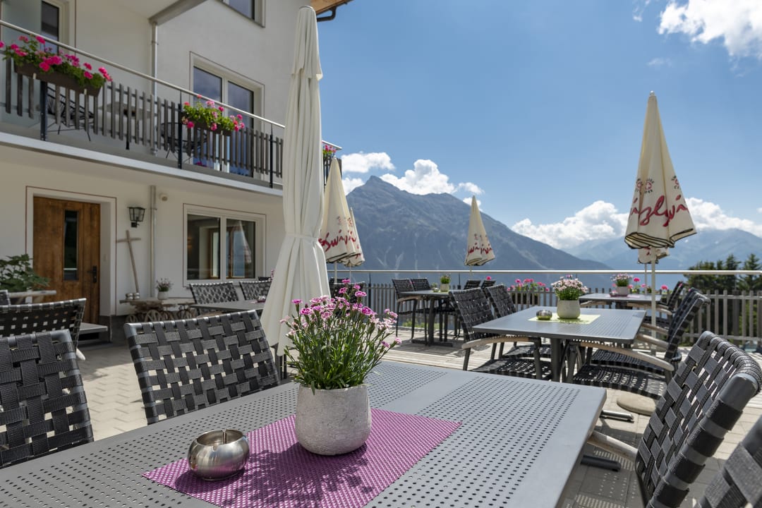 Gartenanlage Berghotel Tgantieni