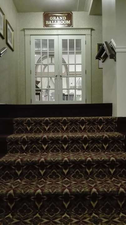 Sonstiges SureStay Signature Collection Genetti Hotel