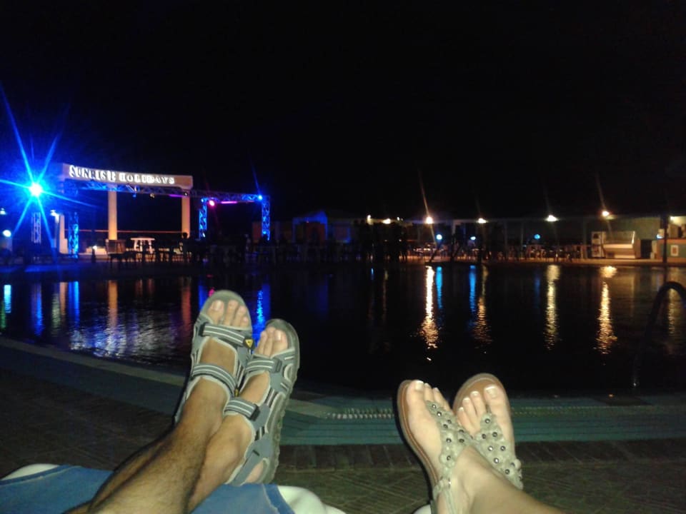 Basen wieczorem SUNRISE Holidays Resort (Adults Only)