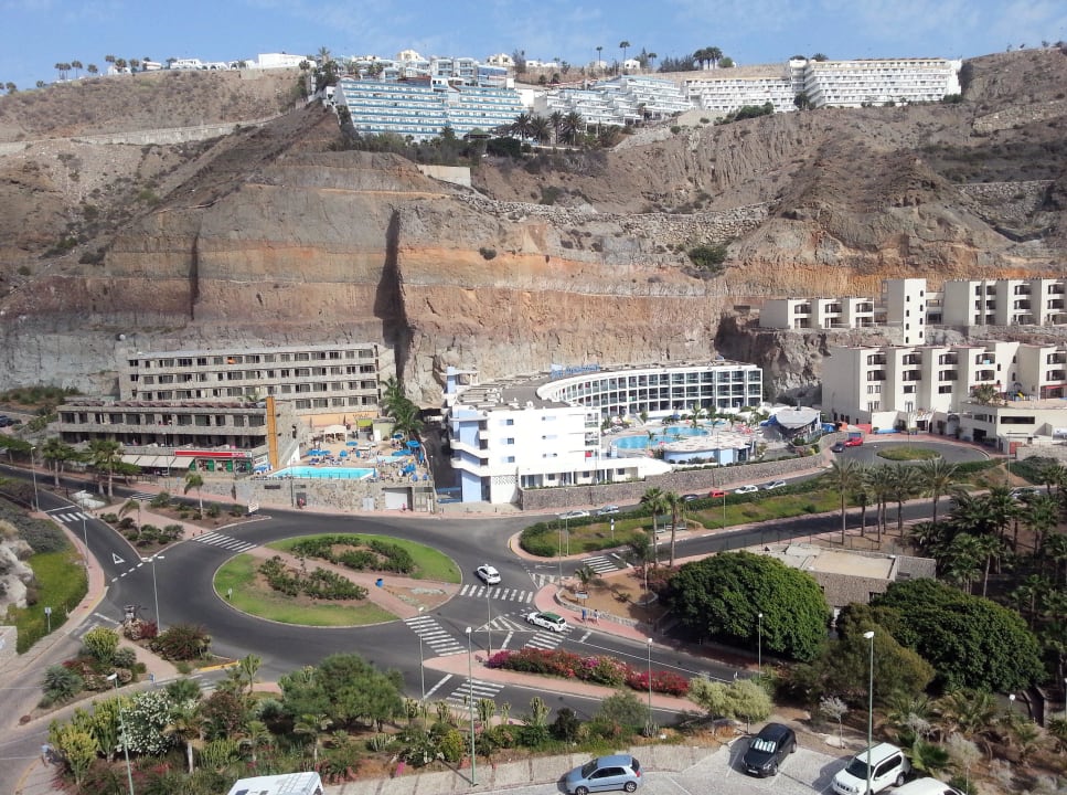 Blick vom Fahrstuhl zum Parkplatz Gloria Palace Royal Hotel & Spa