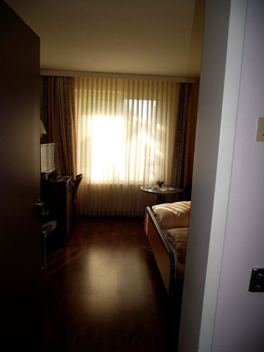 Blick ins Zimmer - leider etwas zu dunkel Apart Hotel Norden