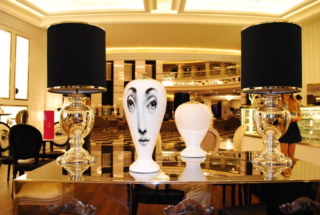 Десерт бар в лобби Hotel Delphin Imperial