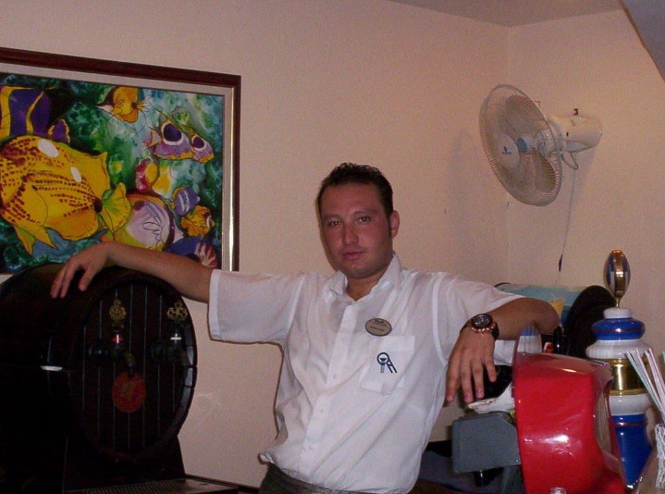 Ramazan der Poolbarkeeper Royal Atlantis Beach Hotel