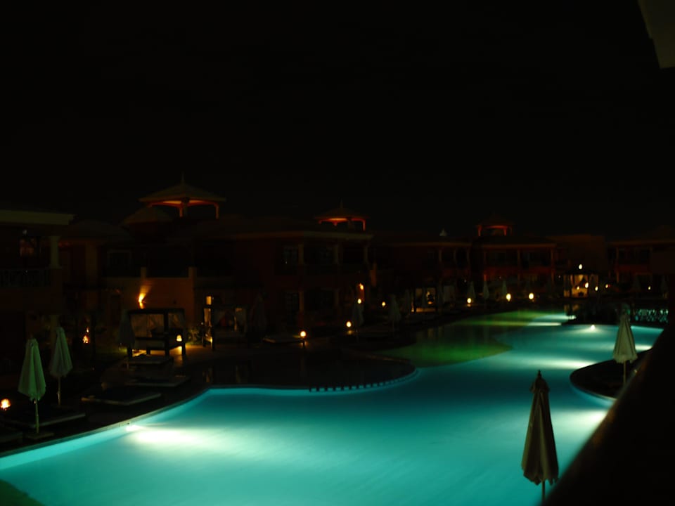 Poolanlage bei Nacht Pickalbatros Alf Leila Wa Leila Resort - Neverland Hurghada