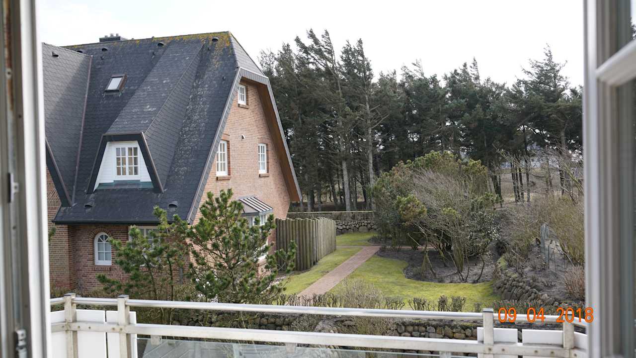 Terrassenblick zum Kiefernwäldchen Ferienwohnung Christa  Appartment 4. OG-rechts