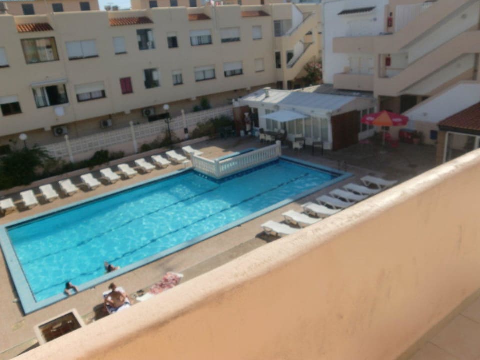 Pool im Innenhof Aparthotel Vibra  Mogambo