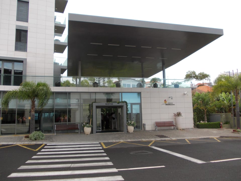 Blick auf Block B mit der Rezeption Hotel Golden Residence