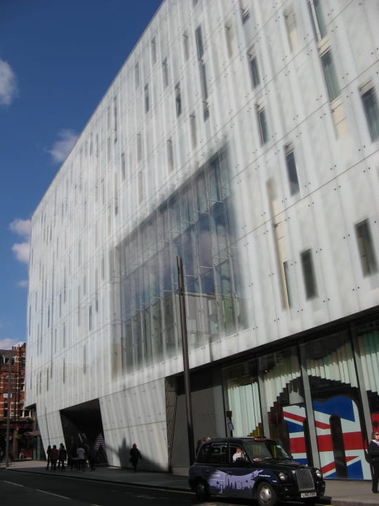 Hier befindet sich der Hoteleingang W London - Leicester Square