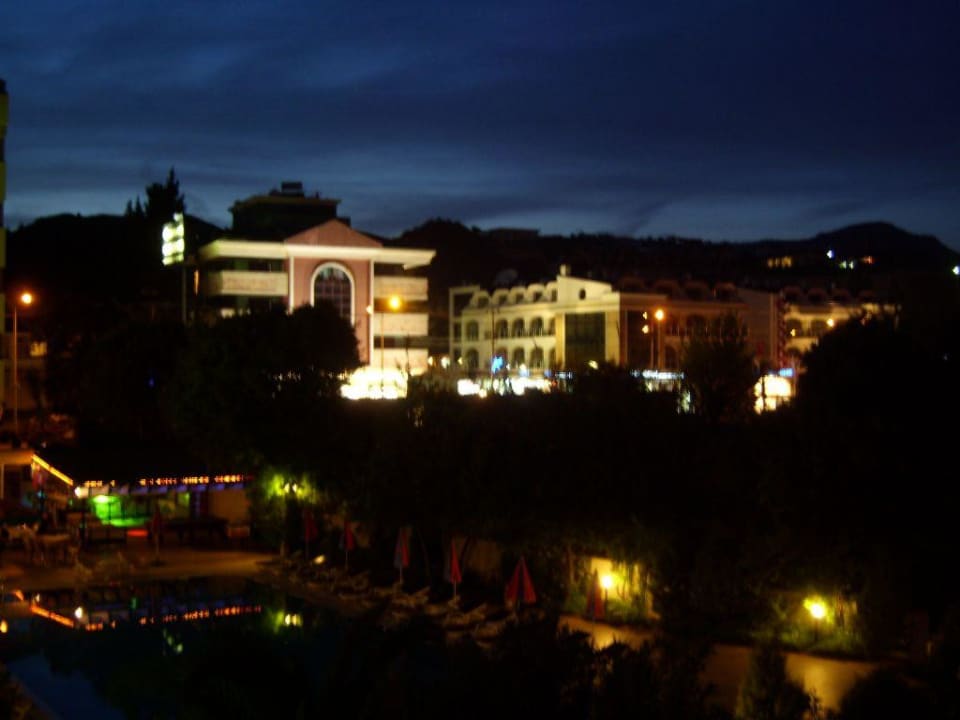 Ausblick abends aus Zimmer/Balkon SunConnect Grand Ideal Premium