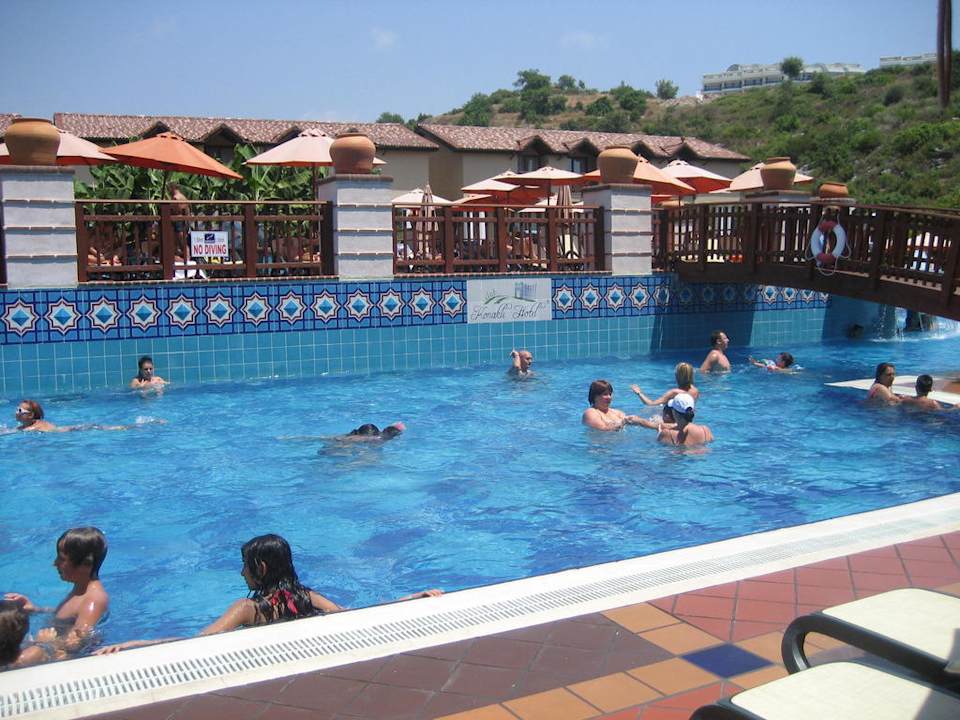 Rechter Teil der Poolanlage NoxInn Club