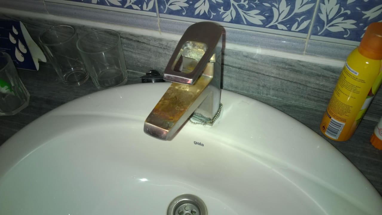 'Blankgescheuerte' Badezimmerarmatur Hotel El Duque