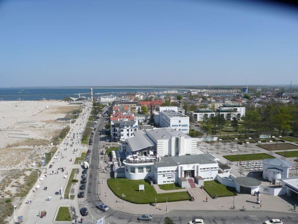 Die Strandpromenade/ Der Weg zum Alten Strom Hotel Neptun