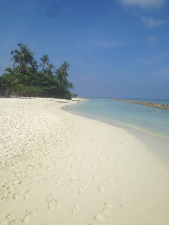 Strand vor der Villa  Kuredu Island Resort & Spa