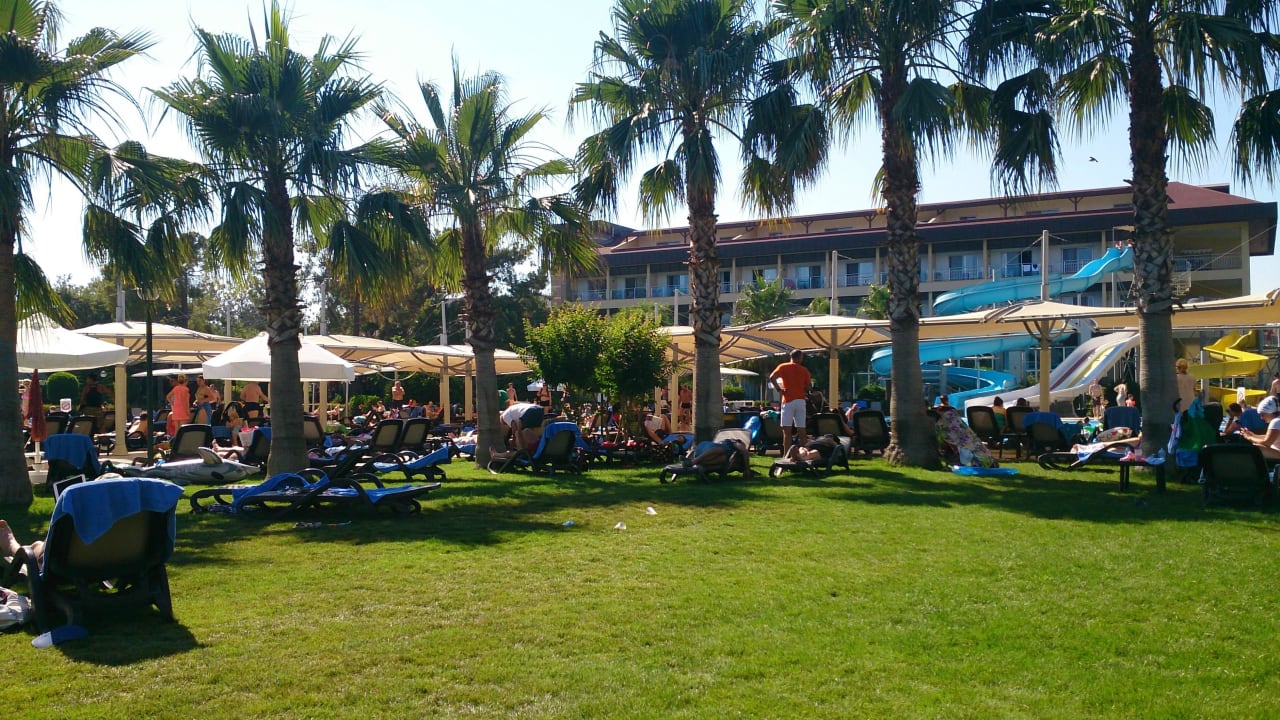 Der Weg zum Poolbereich Marvida Family Eco