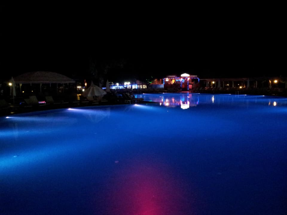 Pool bei Nacht Mira Meridia Beach Hotel