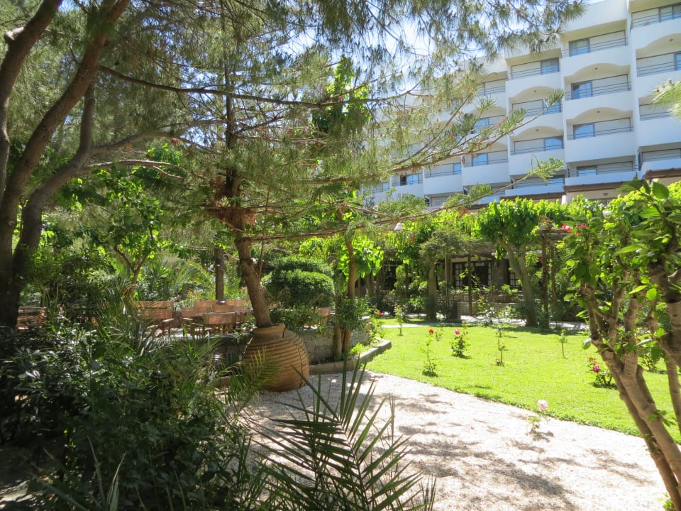 Gartenanlage Apollonia Beach Resort & Spa
