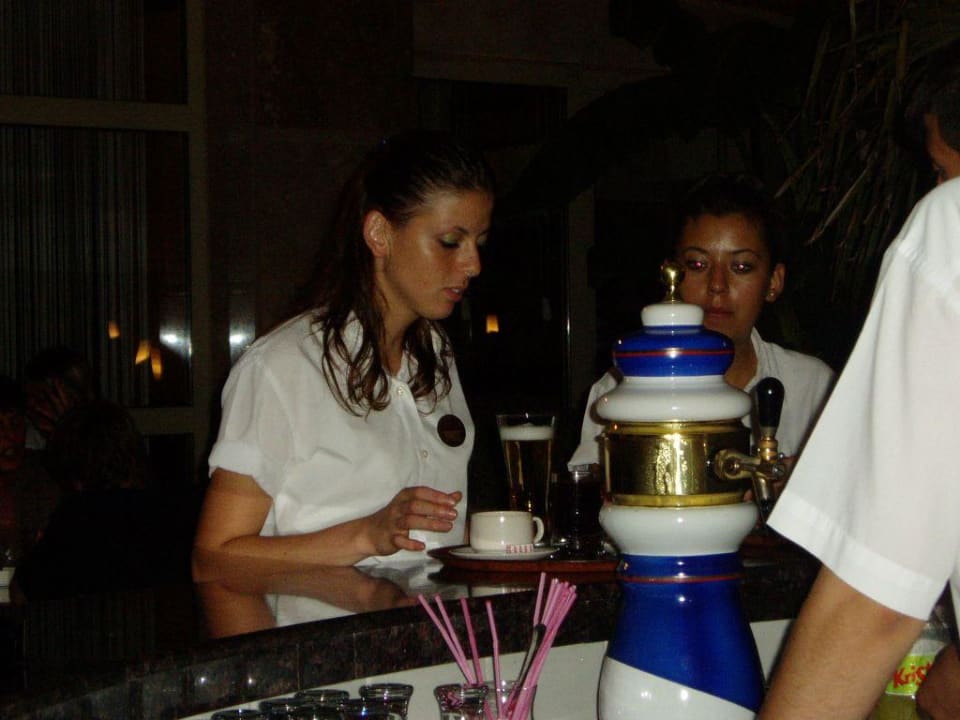 Kellnerin Can Garden Resort