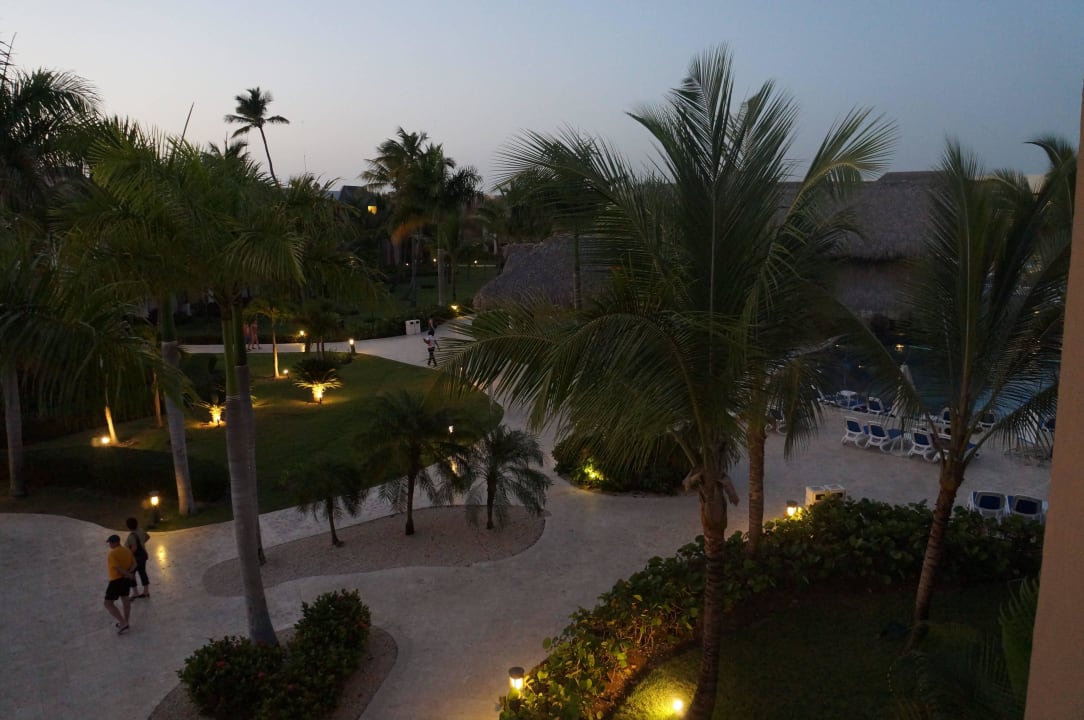 Widok z pokoju na teren hotelu Royalton Splash Punta Cana