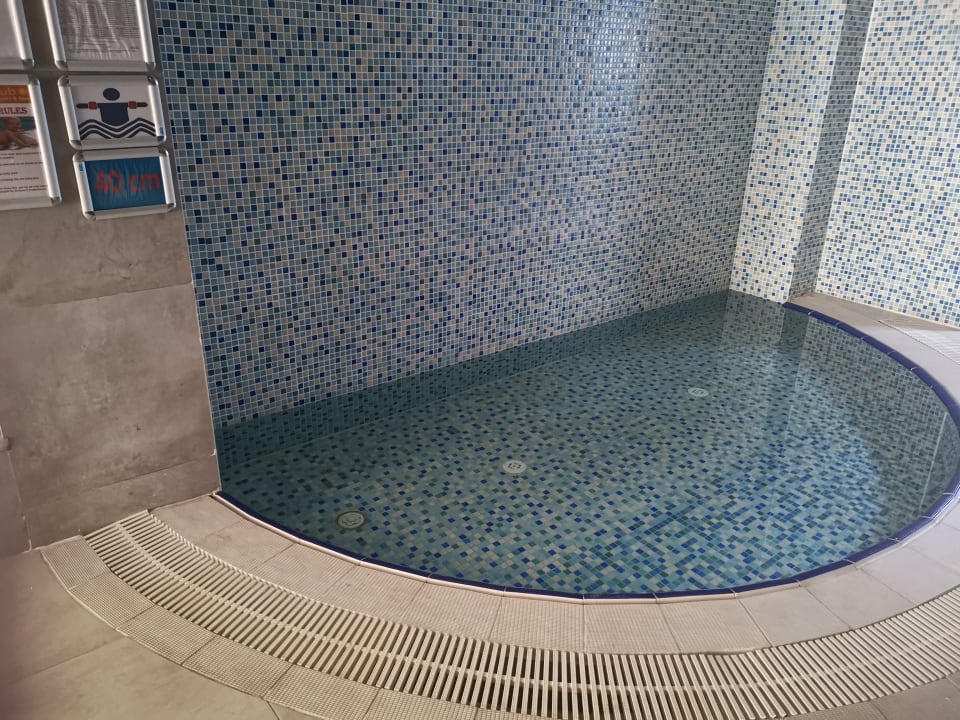 Pool Side Aquamarin Resort & Spa