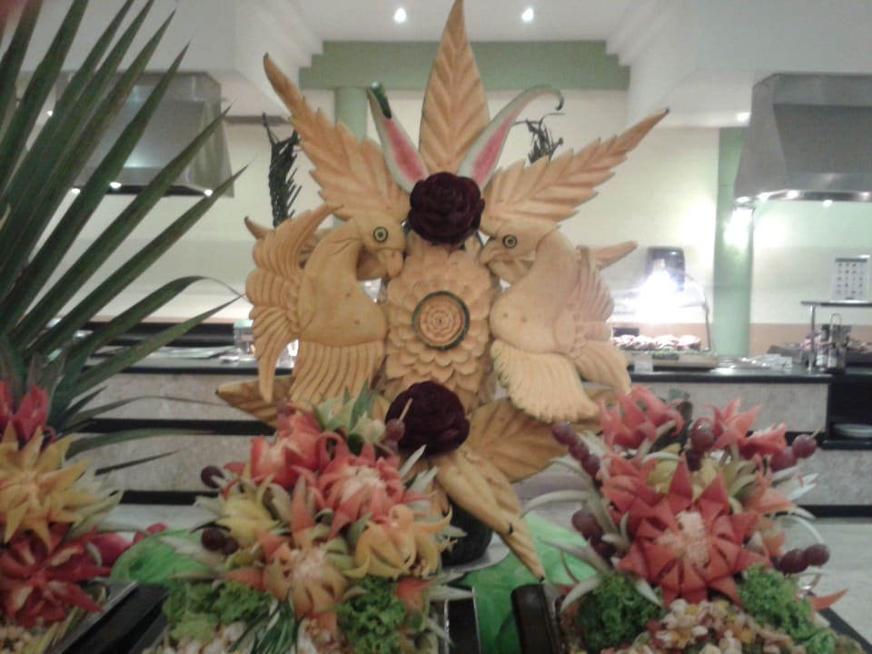 Kunstwerk aus Melone Hotel Grand Palladium Palace Resort, Spa & Casino