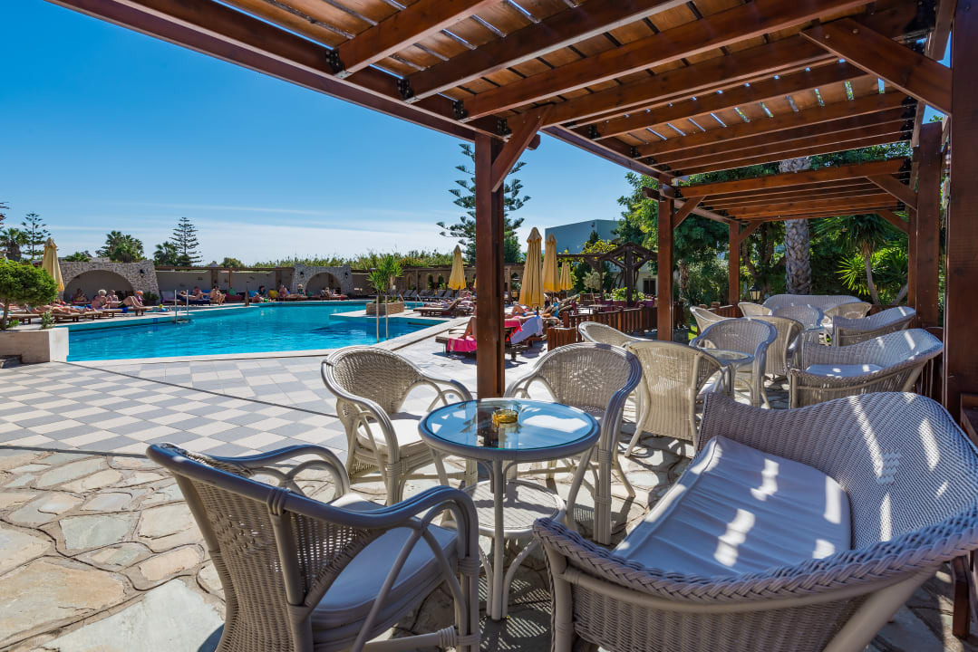 Pool Gaia Garden Hotel