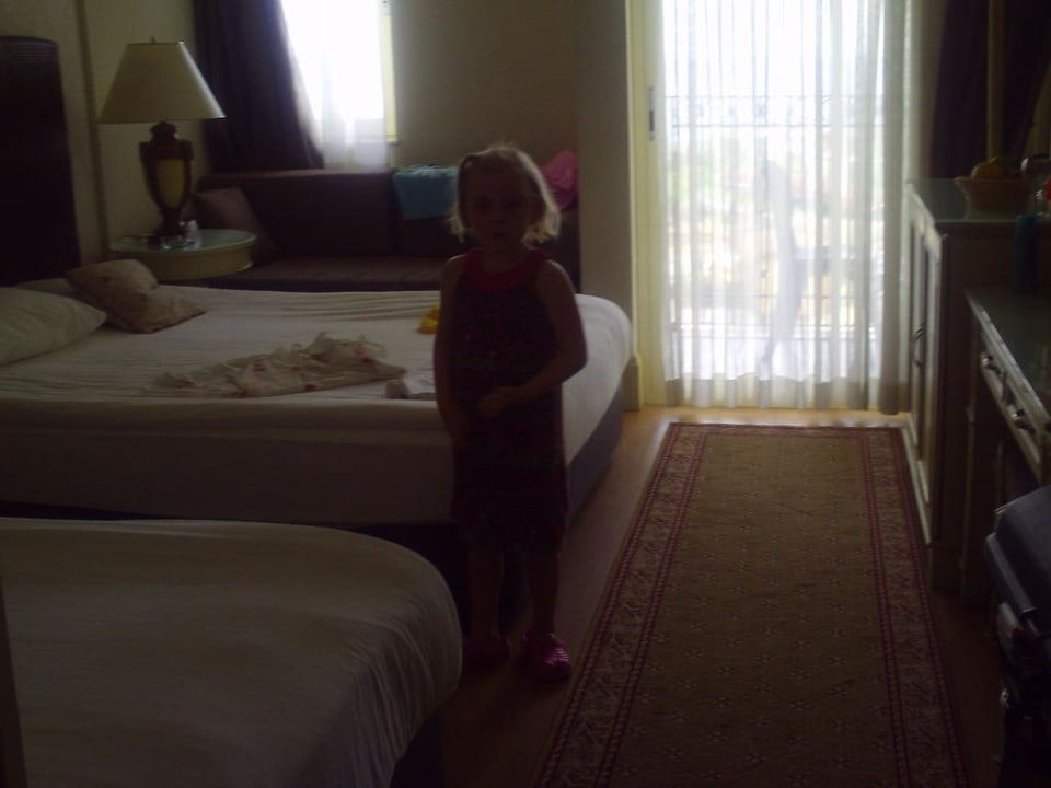 Unsere Tochter in unserem Zimmer Hotel Delphin Diva