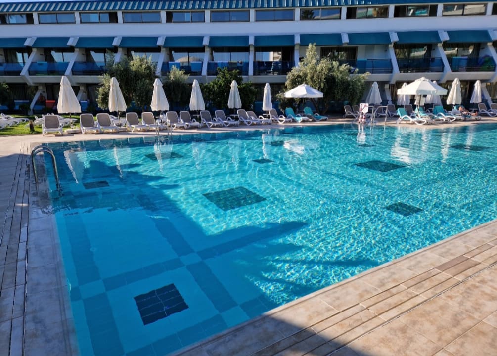 Pool Side Star Elegance