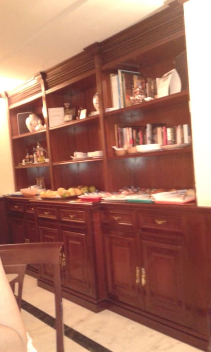 Bücherschrank und Büffet Hotel Soho Boutique Los Naranjos