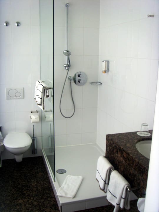 Duschbad - sehr edel ACHAT Hotel München Süd