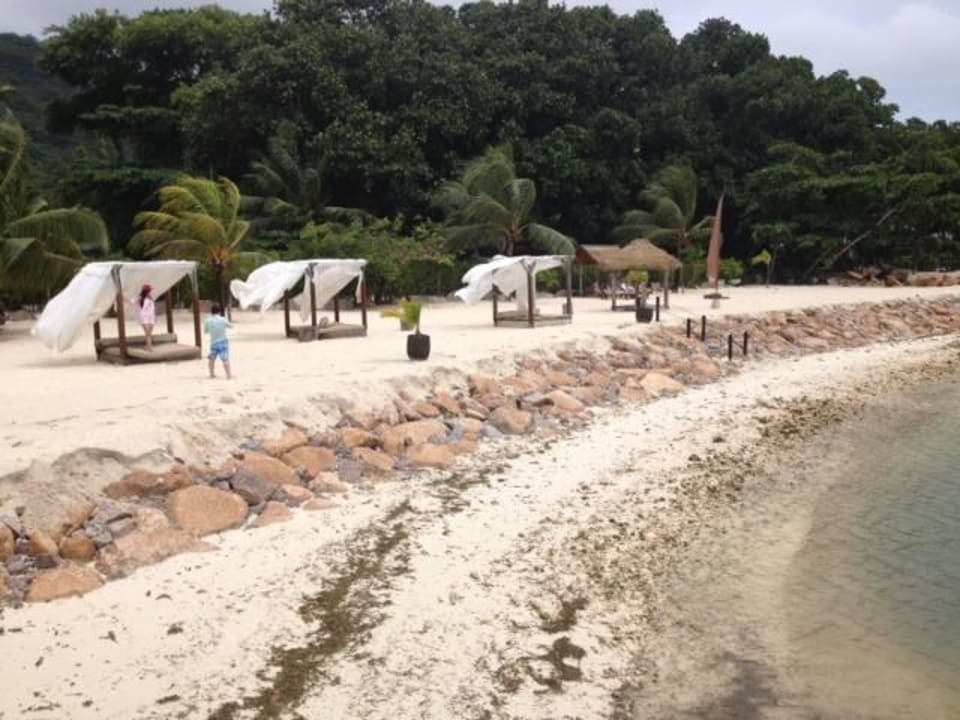 Verschmutzter Strand  Le Domaine de l'Orangeraie