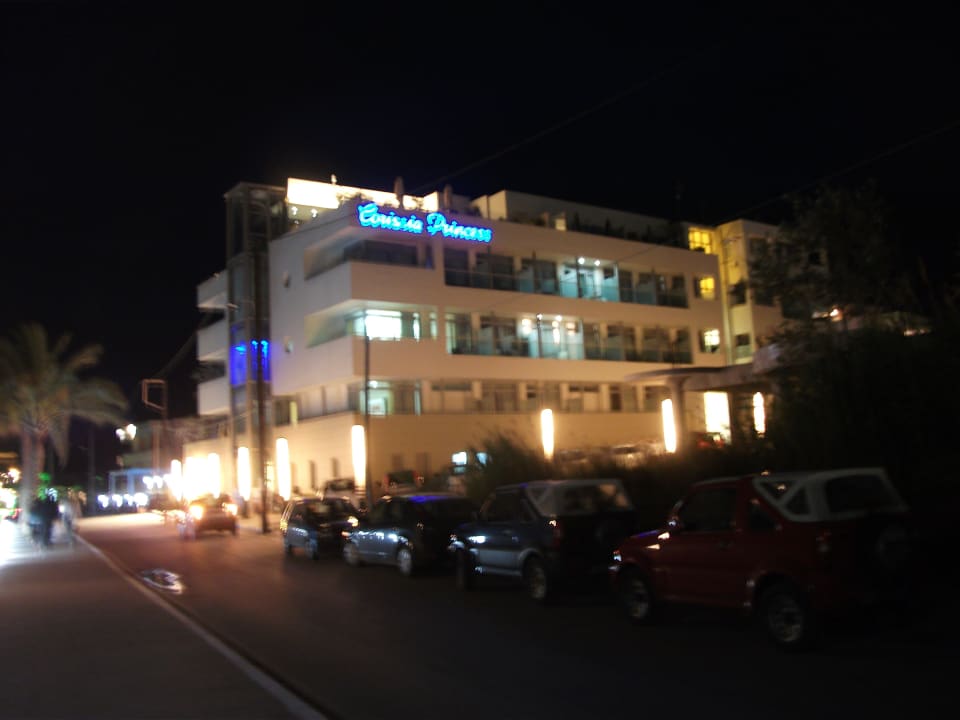 Hotel bei Nacht Hotel Corissia Princess