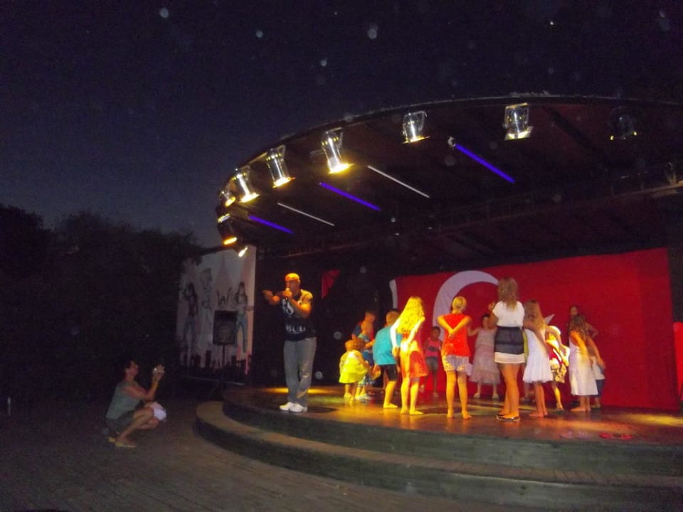 Abendshow Can Garden Beach