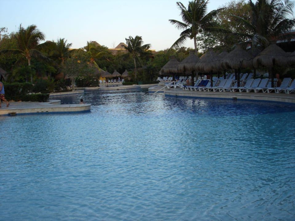 Ein Teil der riesigen Poollandschaft Iberostar Waves Tucan
