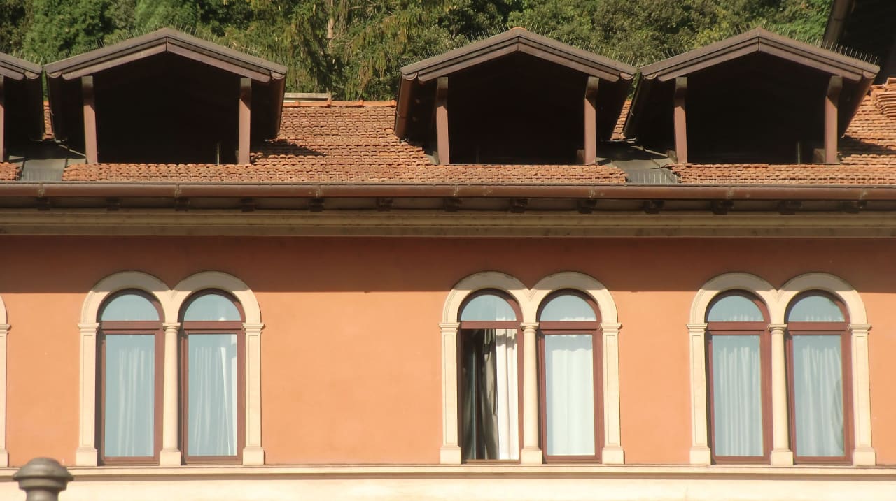 Dachaufbau waren die Zimmerfenster Hotel Europa - Skypool & Panorama