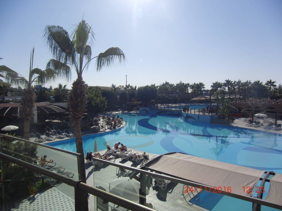 Blick auf unteren Pool Aydinbey Kings Palace & Spa